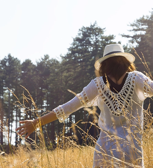 Larkspur Weight Loss Program Woman in field to represent the freedom and happiness weight loss can bring